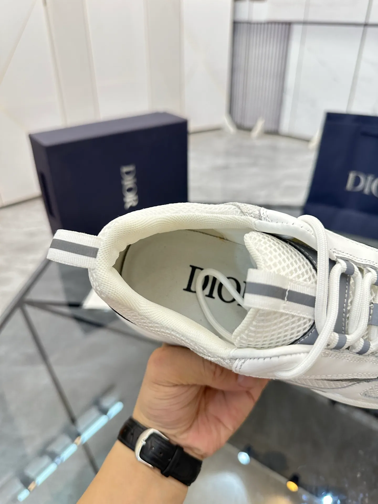 Men's shoes: 💰P460¥ Ready in Guangzhou, fully packaged Product trademark: Dior* "Dior*" low-top casual shoes Regular size: 38-46 (can be customized to 47) B22 Product materials: imported cowhide leather upper spliced ​​with original fabric, breathable lining, original outsole. Number: 920